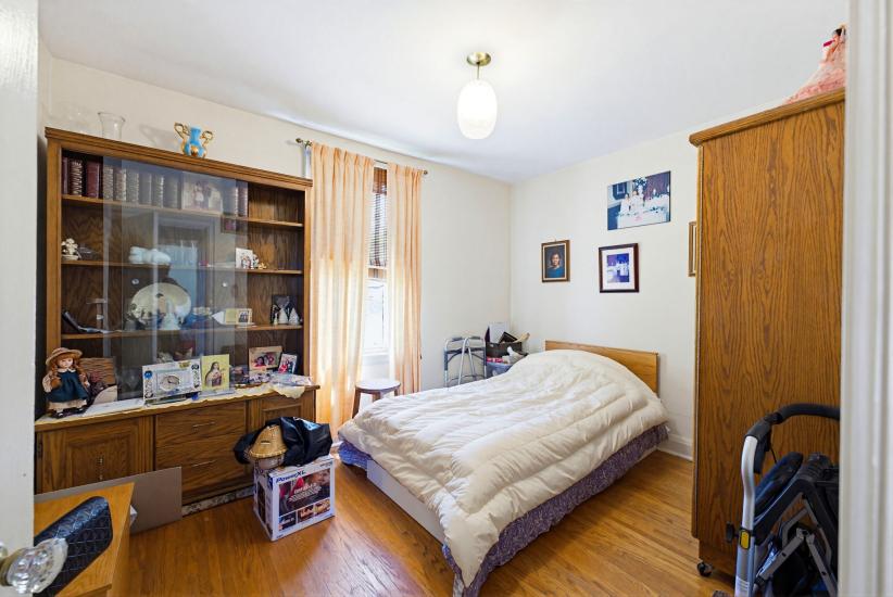 Property listing for 257 West 2nd St., Hamilton, ON