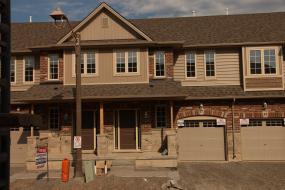Property listing for 17 Beau Chatel Lane, Grimsby, ON