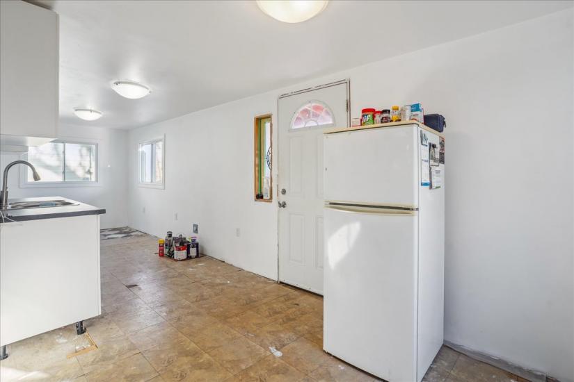 Property listing for 276 Ivon Ave., Hamilton, ON