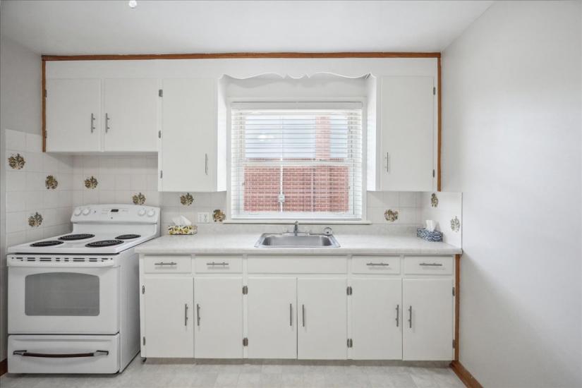 Property listing for 16 Greenwood St., Hamilton, ON