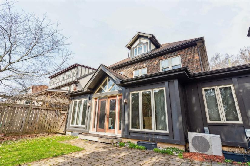 Property listing for 160 Dalewood Cres., Hamilton, ON