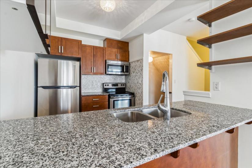 Property listing for 209 Westbank Trail, Hamilton, ON