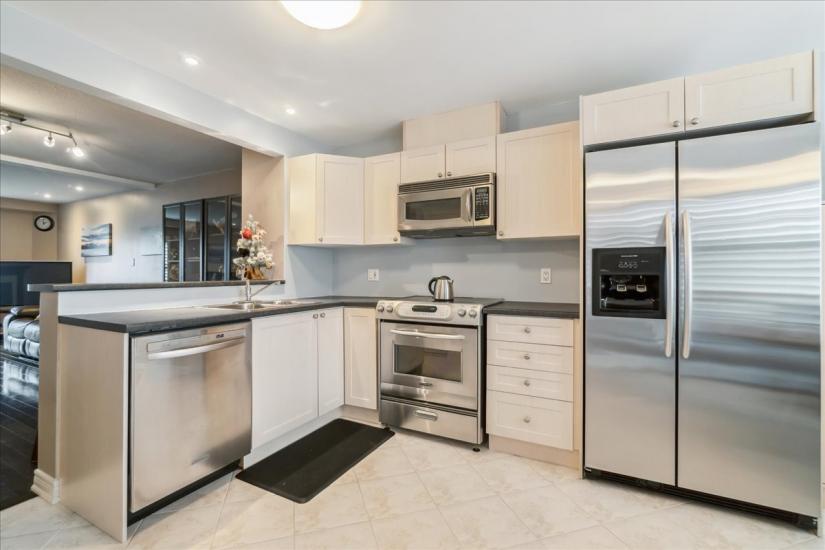 Property listing for #3-437 Highway 8, Stoney Creek, ON