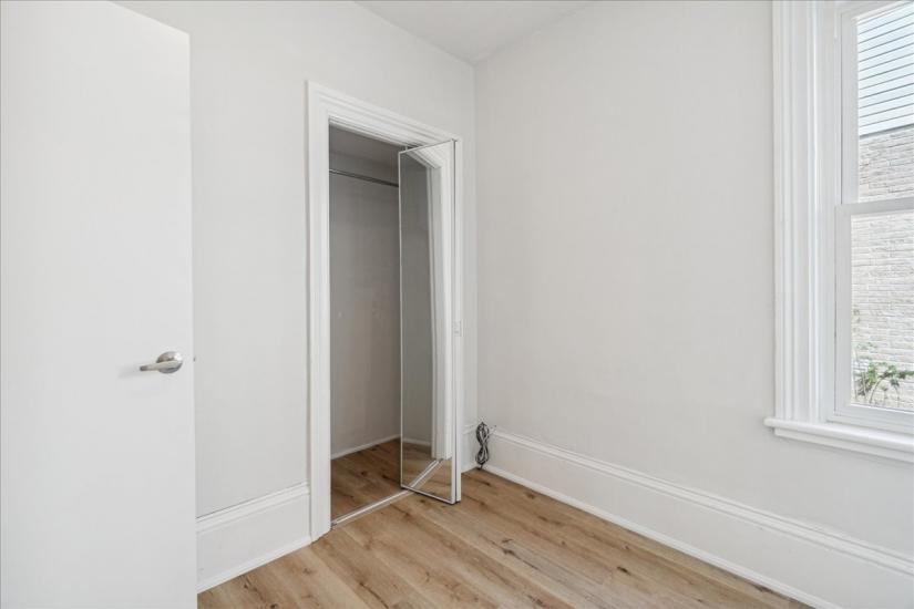 Property listing for 116 Grand River Ave., Brantford, ON