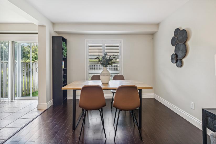 Property listing for 226 Dicenzo Dr., Hamilton, ON