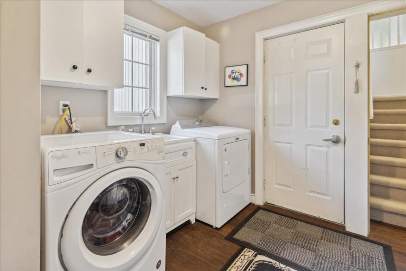 Property listing for 34 Gladiola Dr., Carlisle, ON