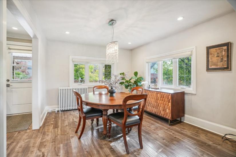 Property listing for 16 Paradise Rd. N., Hamilton, ON