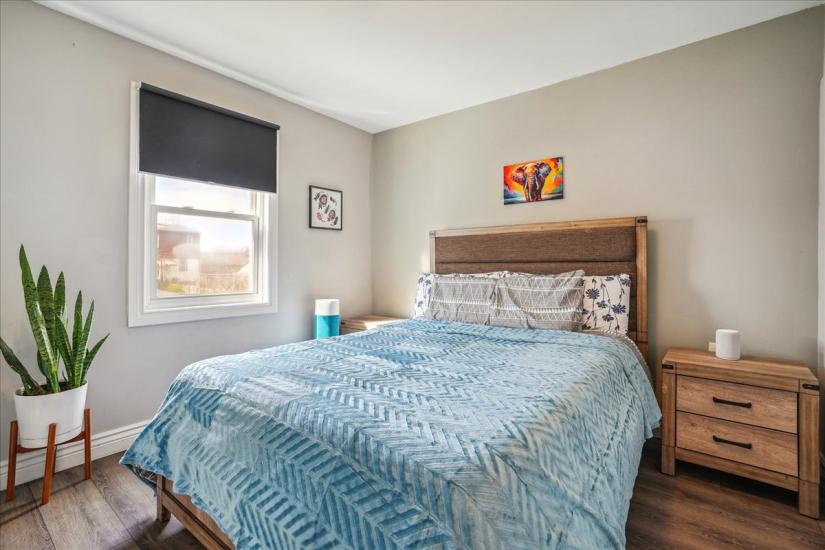 Property listing for 733 Dunn Ave., Hamilton, ON