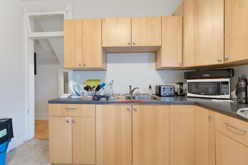 Property listing for 113 Wentworth St. S., Hamilton, ON