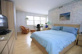 Property listing for 28 Lloyminn Ave., Ancaster, ON