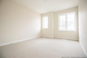 Property listing for 84 Dunrobin Lane, Grimsby, ON