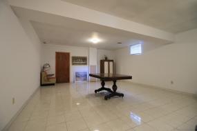 Property listing for 182 Solomon Cres., Hamilton, ON