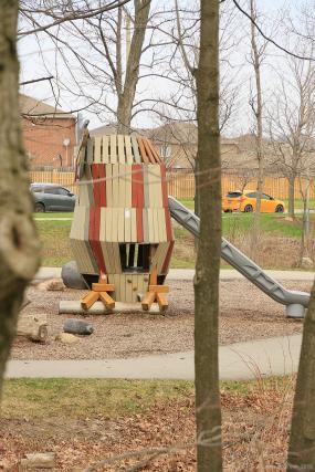 Property listing for #33-1809 Upper Wentworth St., Hamilton, ON