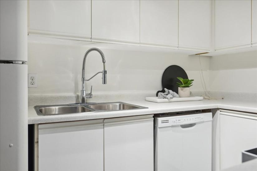Property listing for #313-50 Main St., Dundas, ON
