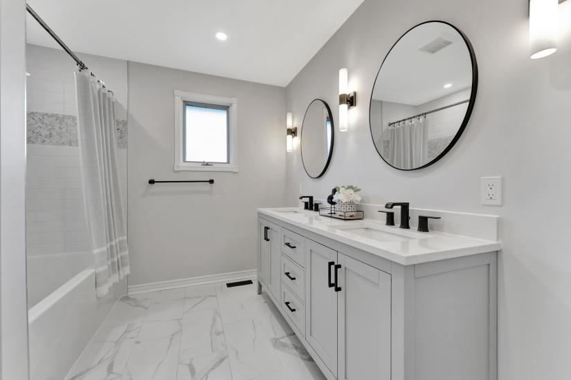 Property listing for 60 Kitty Murray Lane, Ancaster, ON