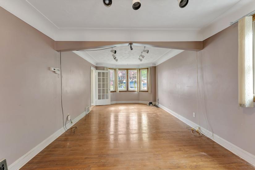 Property listing for 4 Park Row S., Hamilton, ON