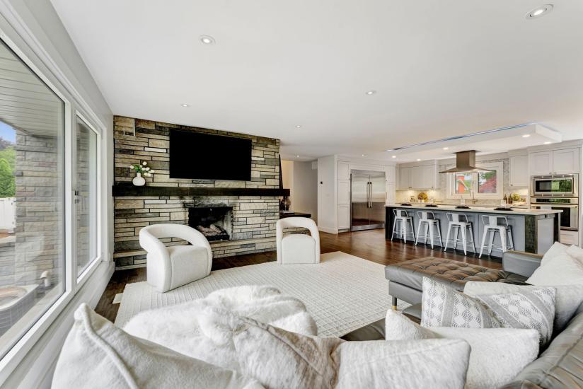 Property listing for 672 Hiawatha Blvd., Ancaster, ON