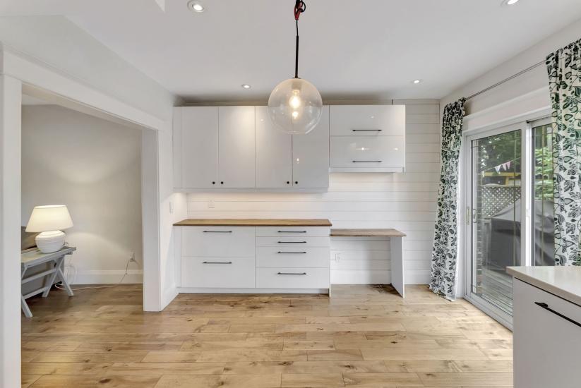 Property listing for 433 Hughson St. N., Hamilton, ON