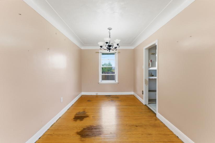 Property listing for 2088 Upper James St., Hamilton, ON