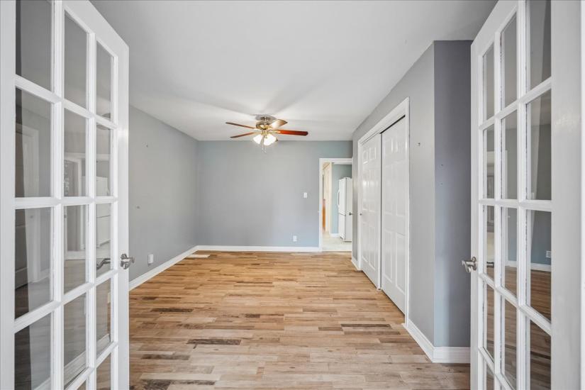 Property listing for 5 Herbert Crt., Stoney Creek, ON