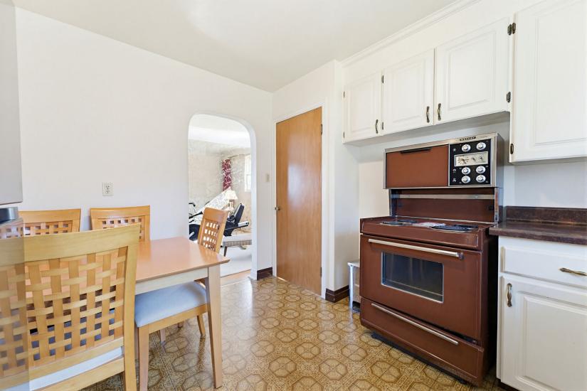 Property listing for 10 Oakley Crt., Ancaster, ON