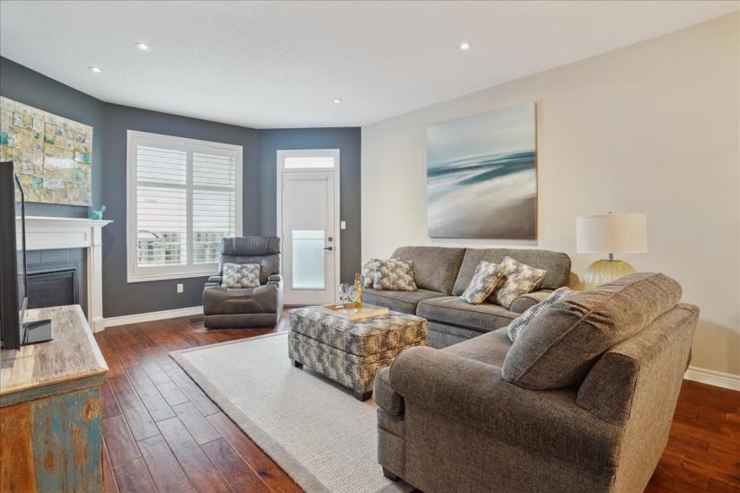 Property listing for 62 Gaddye Lane, Binbrook, ON