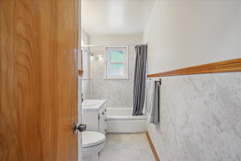 Property listing for 16 Greenwood St., Hamilton, ON