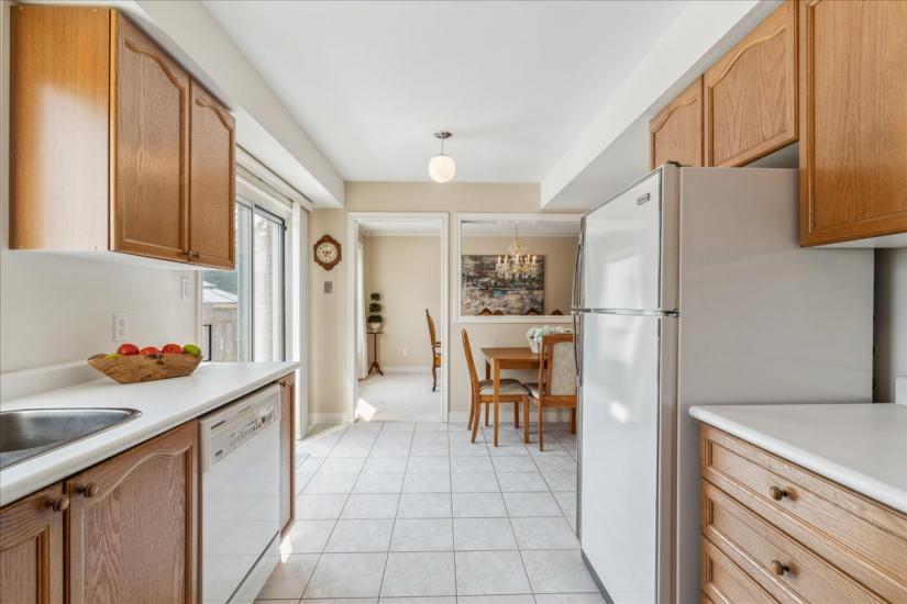 Property listing for 16 Fenwick Place, Waterdown, ON