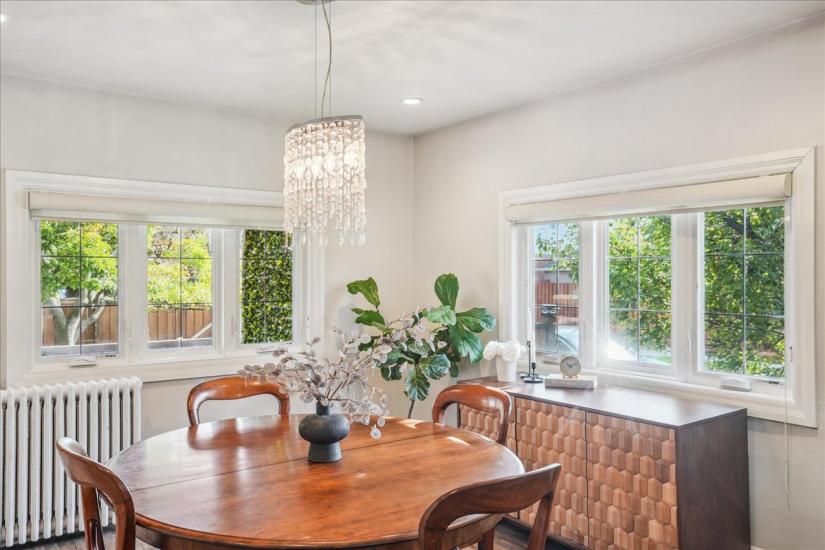 Property listing for 16 Paradise Rd. N., Hamilton, ON