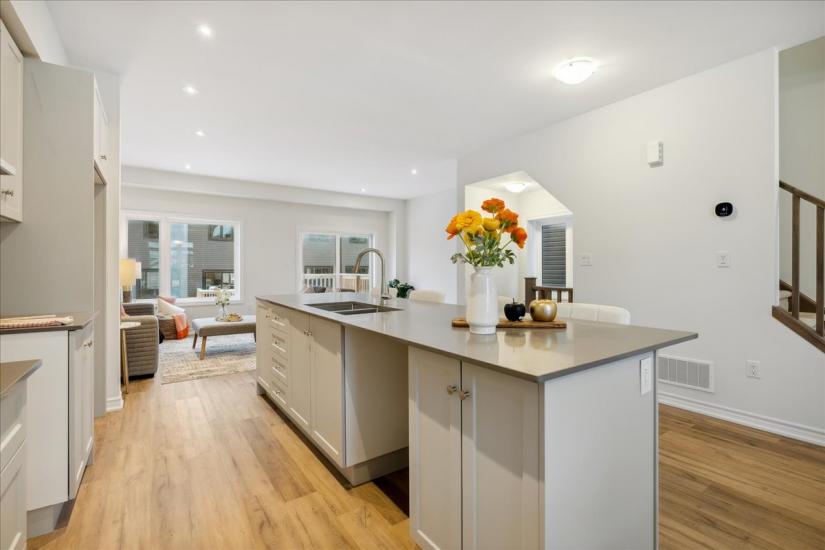 Property listing for 46 Capstone Lane, Hamilton, ON