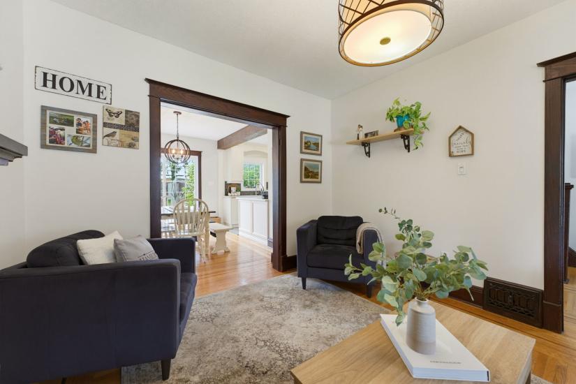 Property listing for 394 Charlton Ave. W., Hamilton, ON