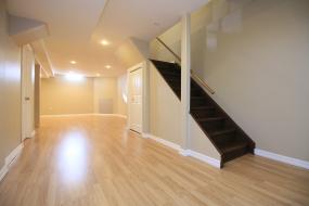 Property listing for 32 Woodbank St., Stoney Creek, ON
