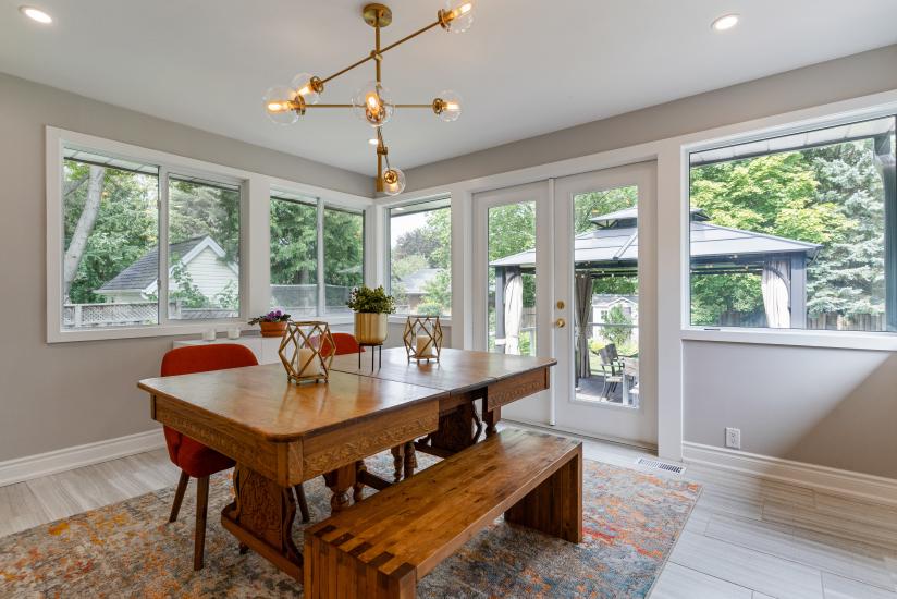 Property listing for 57 Middle Crest Street, Ancaster, ON