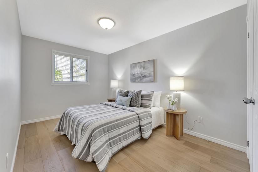 Property listing for 60 Kitty Murray Lane, Ancaster, ON