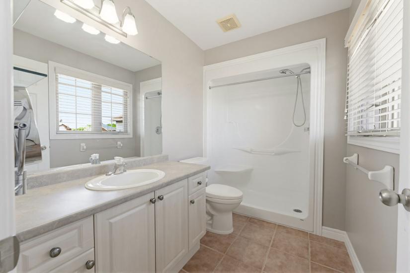 Property listing for 40 Lanza Crt., Hamilton, ON