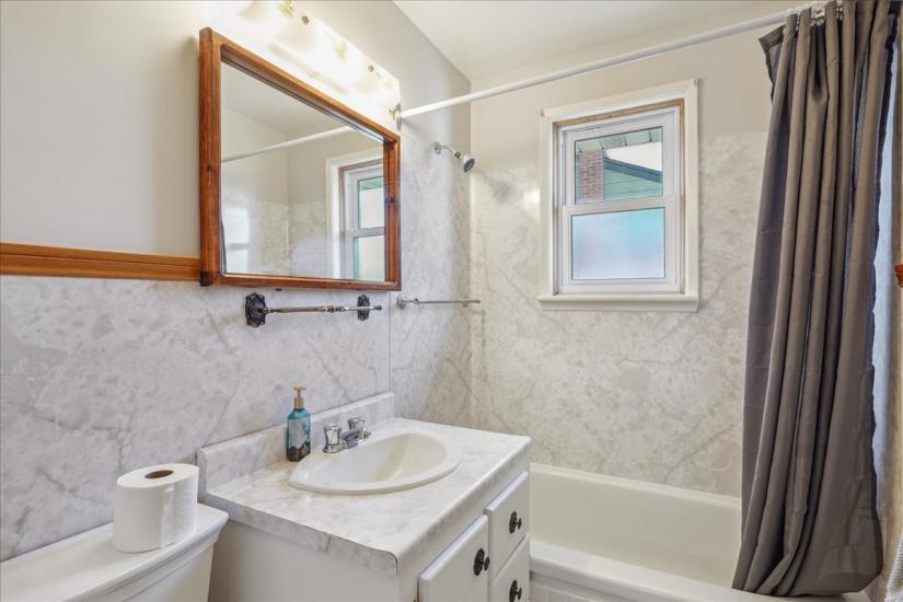 Property listing for 16 Greenwood St., Hamilton, ON