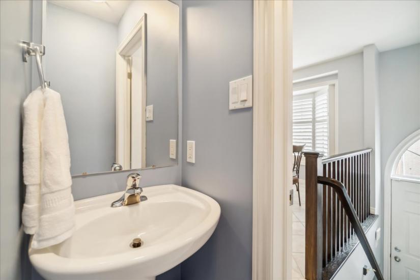 Property listing for #3-437 Highway 8, Stoney Creek, ON