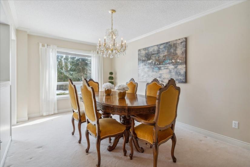 Property listing for 16 Fenwick Place, Waterdown, ON