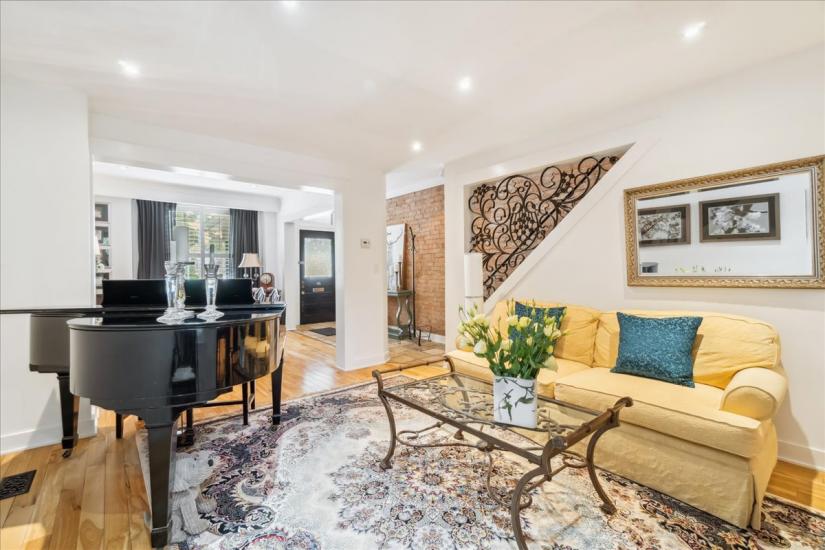 Property listing for 310 Locke St. S., Hamilton, ON