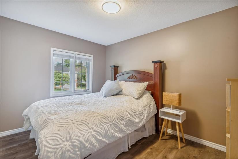 Property listing for 75 Claudette Gate, Hamilton, ON