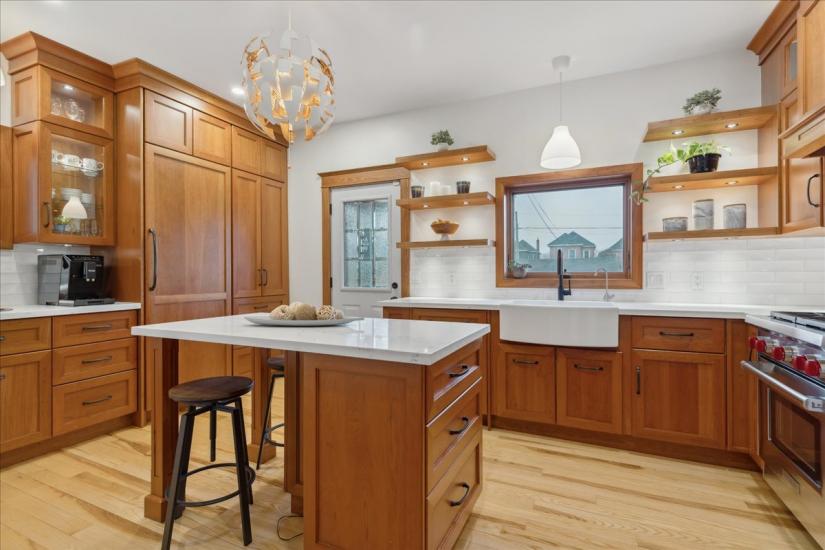 Property listing for 42 Chatham St., Hamilton, ON