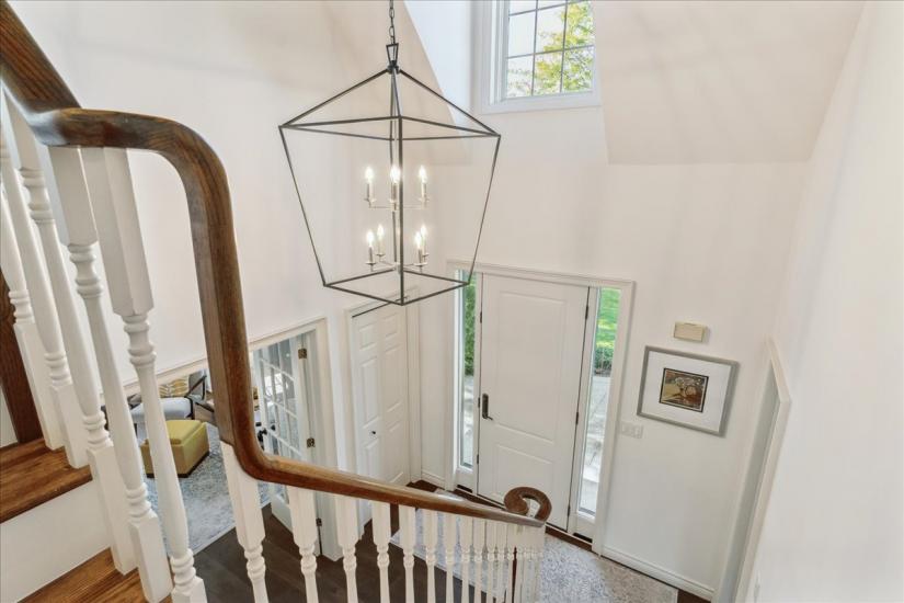 Property listing for 34 Gladiola Dr., Carlisle, ON