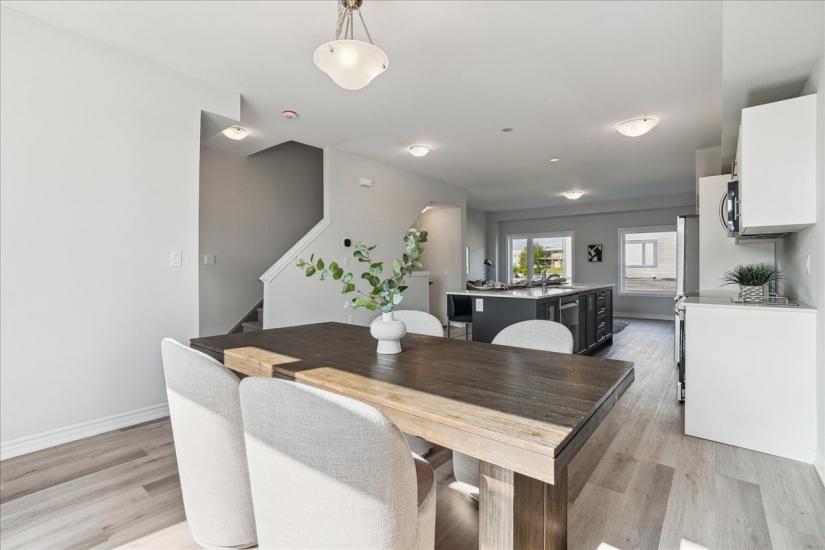 Property listing for 21 Cadwell Lane, Hamilton, ON