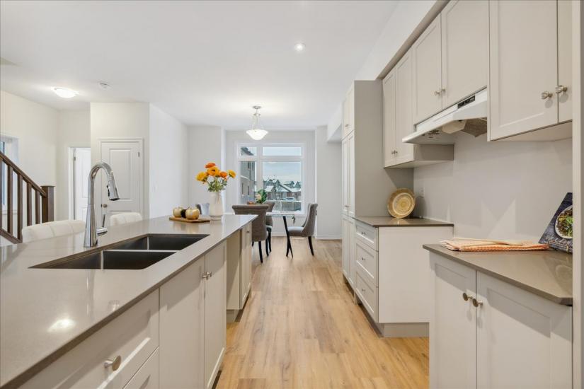 Property listing for 46 Capstone Lane, Hamilton, ON