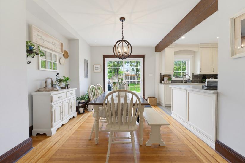 Property listing for 394 Charlton Ave. W., Hamilton, ON