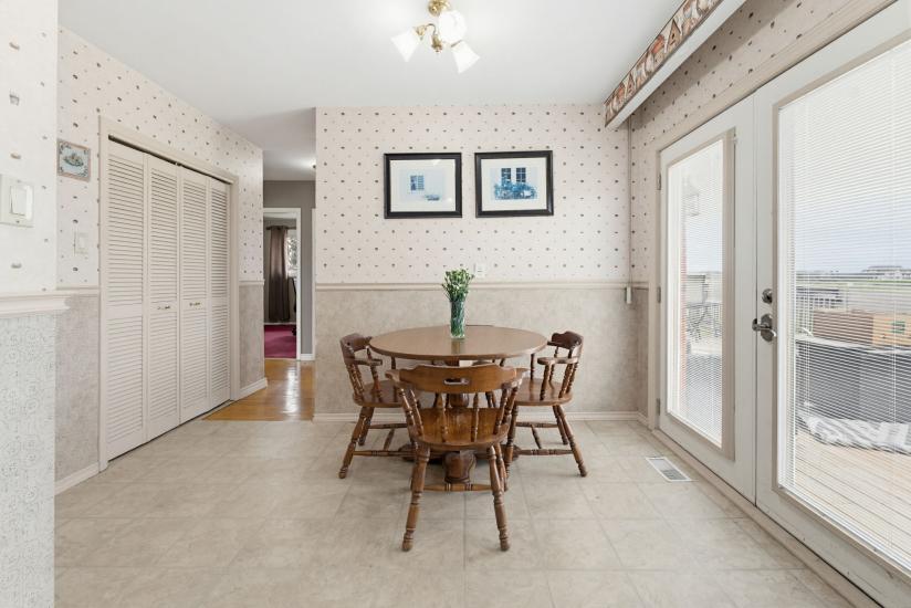 Property listing for 516 Mud St. E., Stoney Creek, ON