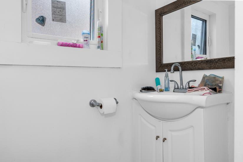 Property listing for 5 Cumberland Ave., Hamilton, ON