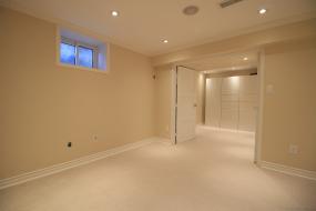 Property listing for 36 Terrace Dr., Dundas, ON