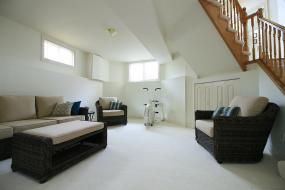 Property listing for 121 Glenhollow Dr., Stoney Creek, ON