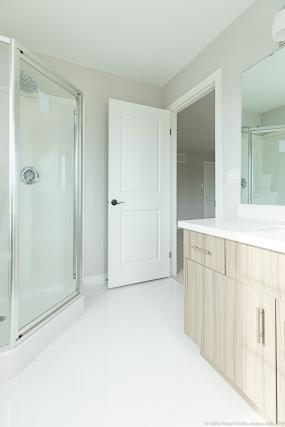 Property listing for 138 Dunrobin Lane, Grimsby, ON